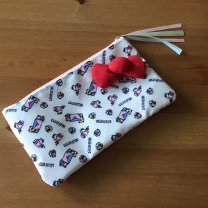 💥FLASH SALE!💥Hello Kitty cosmetic bag
